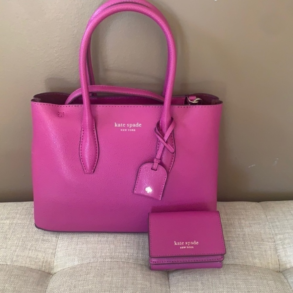 Kate Spade 2 piece Baja Rose Satchel/crossbody and wallet with silver chain